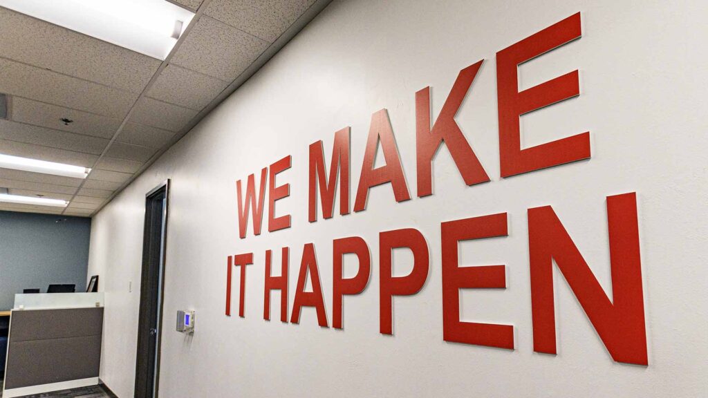 we-make-it-happen-lettering-in-transpak-office